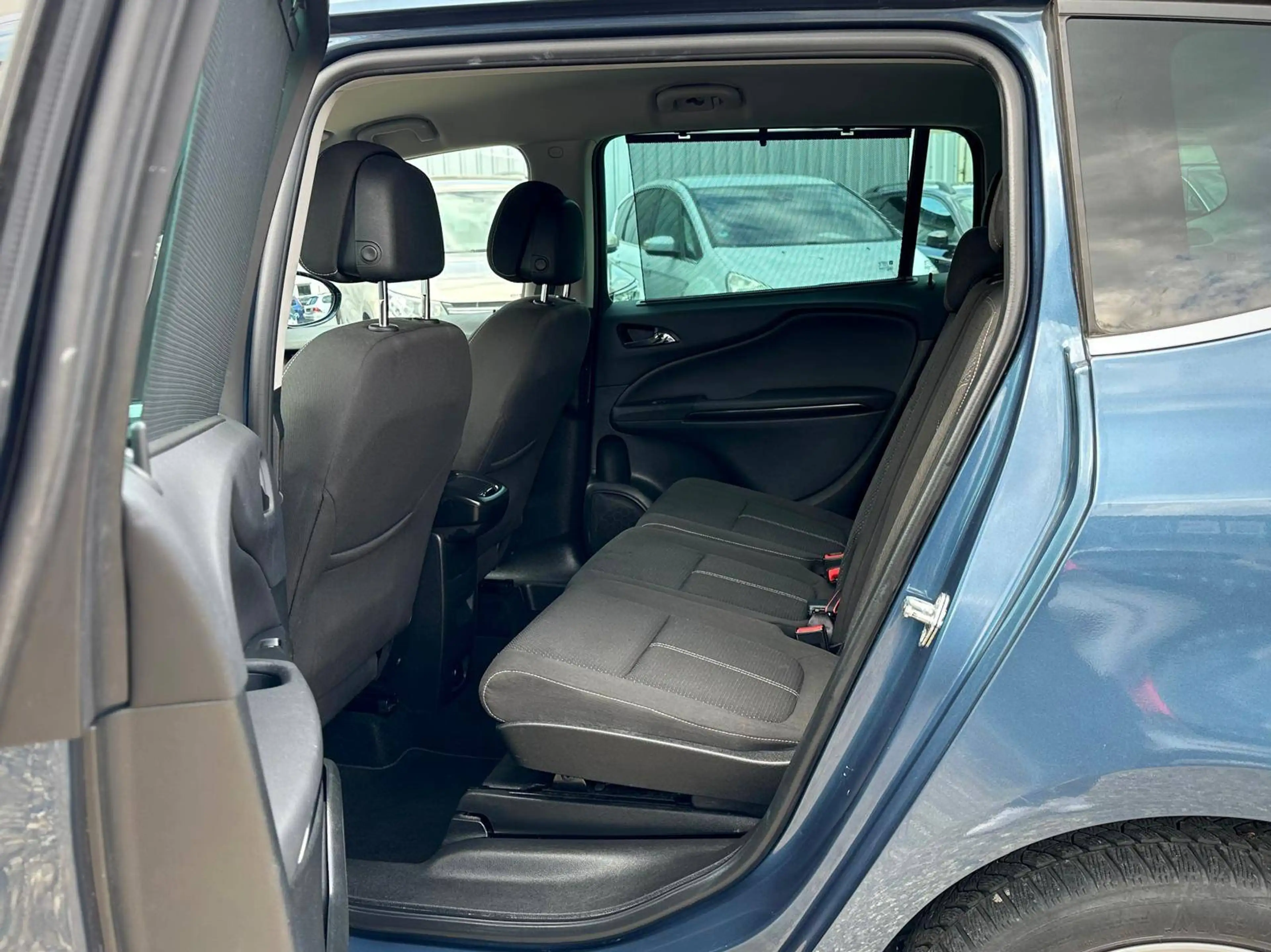 Opel Zafira Tourer 2.0CDTI 7Sitzer Innovation AHK SHZ PDC Navi Kamera — photo 15