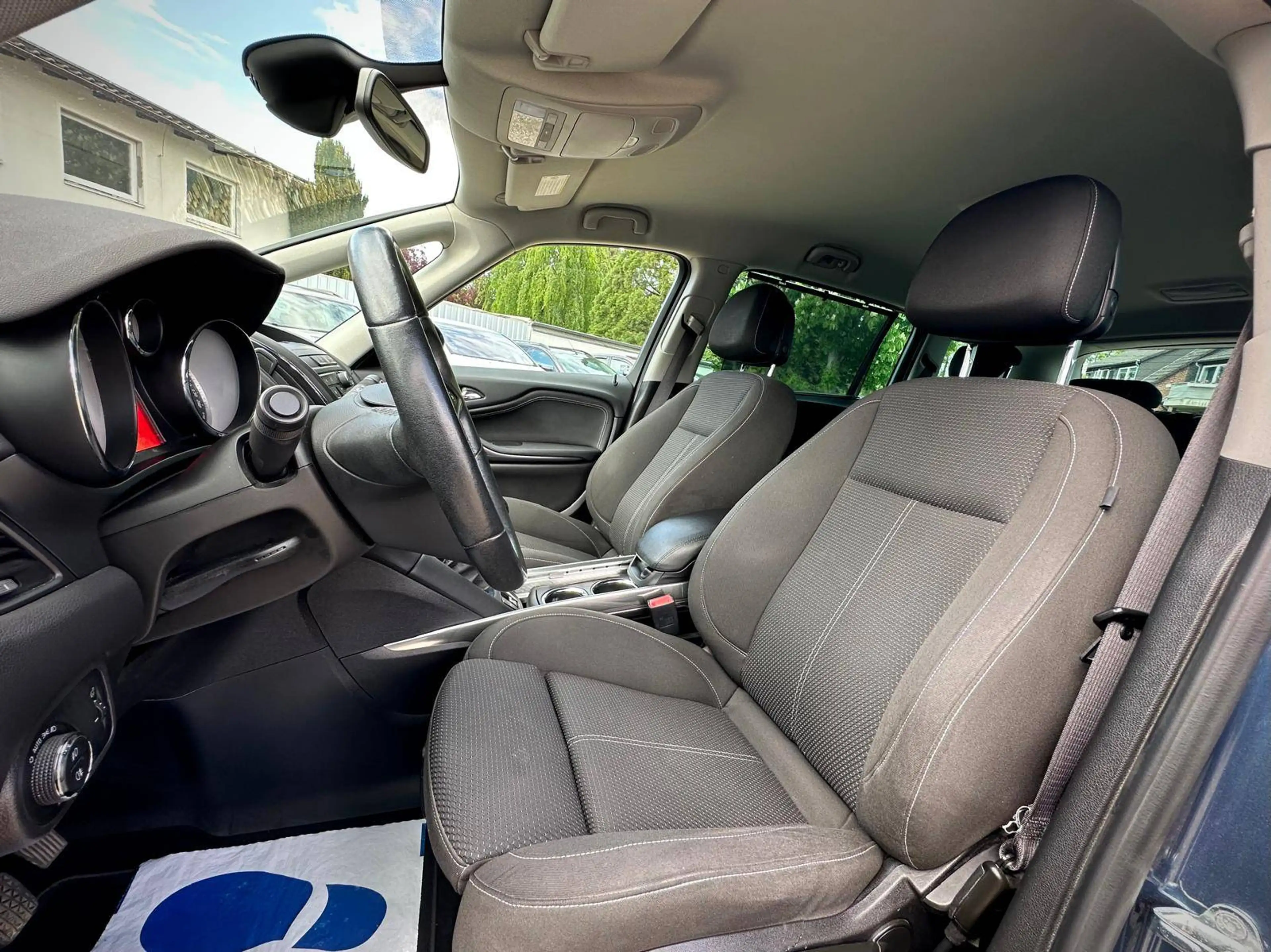 Opel Zafira Tourer 2.0CDTI 7Sitzer Innovation AHK SHZ PDC Navi Kamera — photo 11