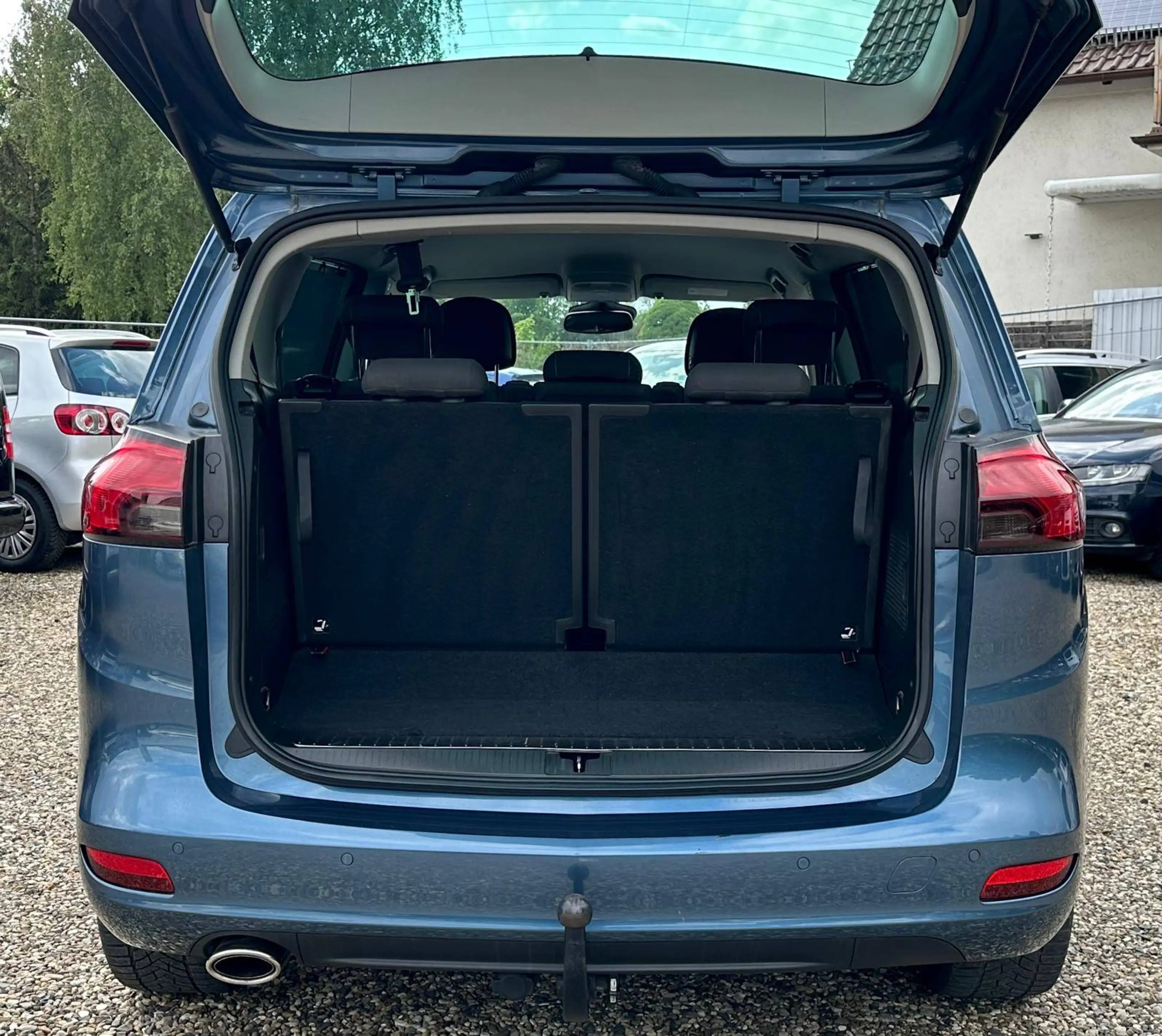 Opel Zafira Tourer 2.0CDTI 7Sitzer Innovation AHK SHZ PDC Navi Kamera — photo 5