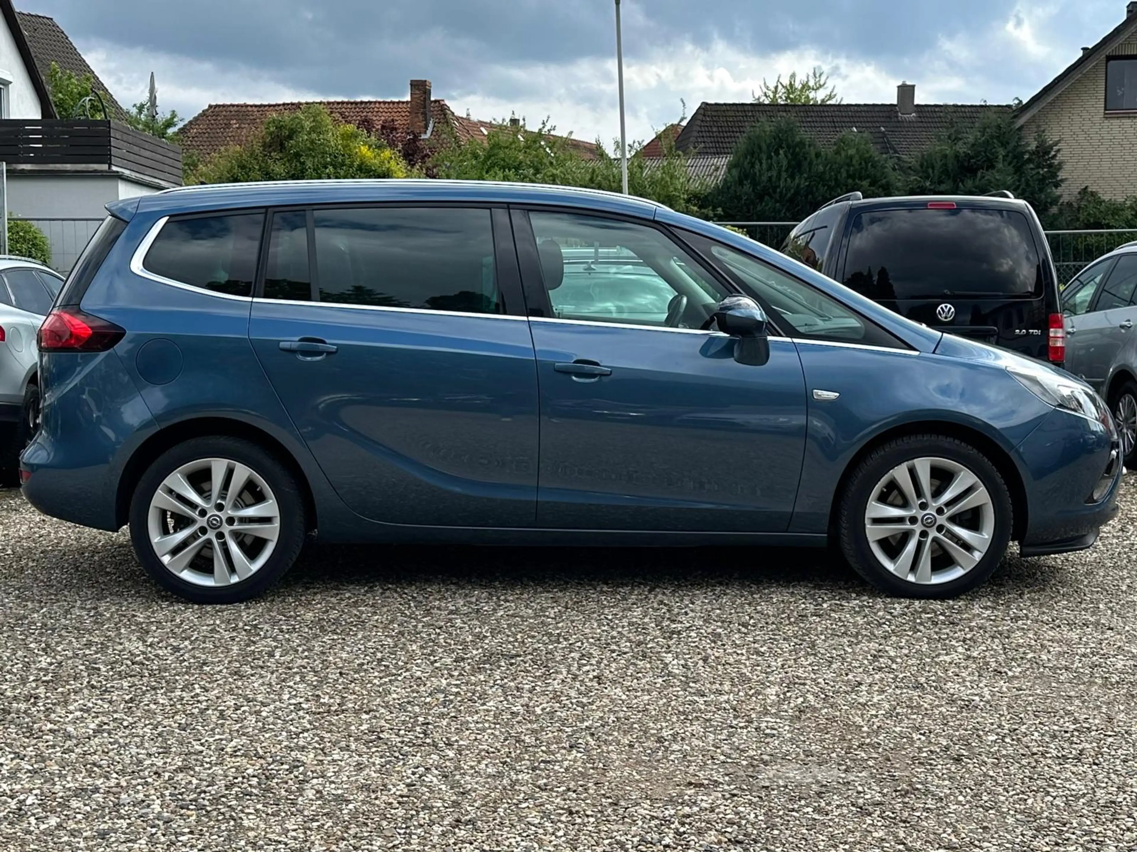 Opel Zafira Tourer 2.0CDTI 7Sitzer Innovation AHK SHZ PDC Navi Kamera — photo 2