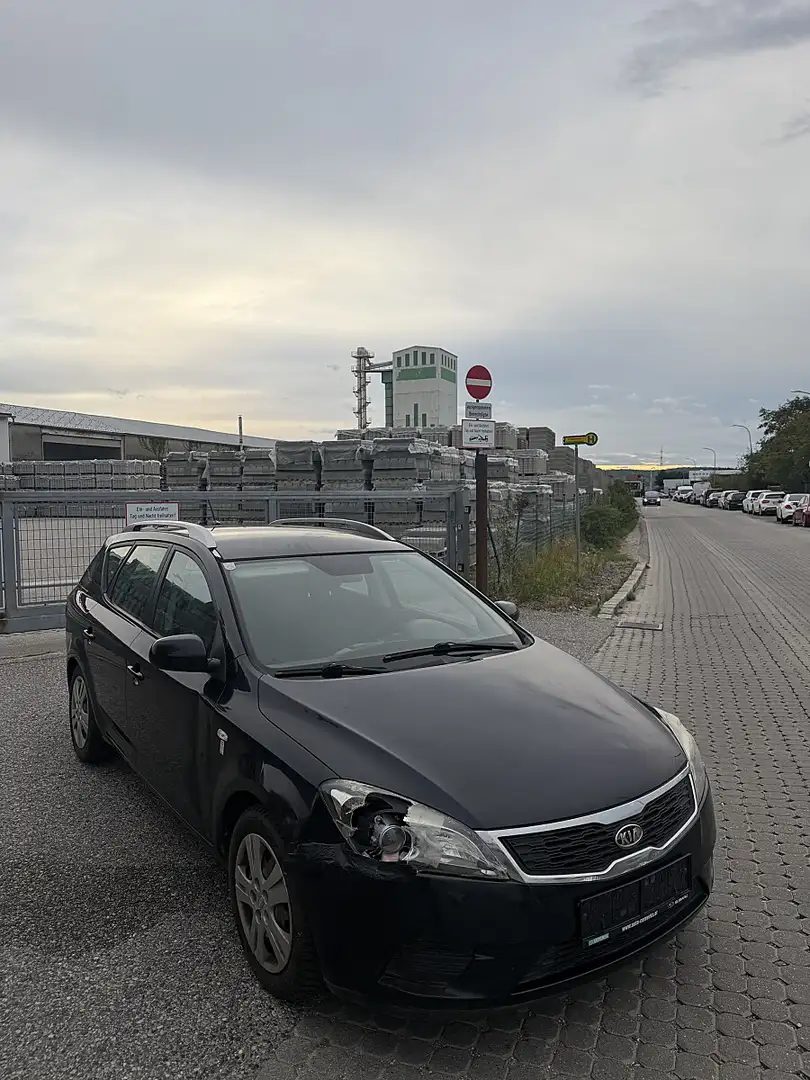 Kia Ceed SW / cee'd SW cee'd SW 1,6 CRDi Motion Schwarz - 2