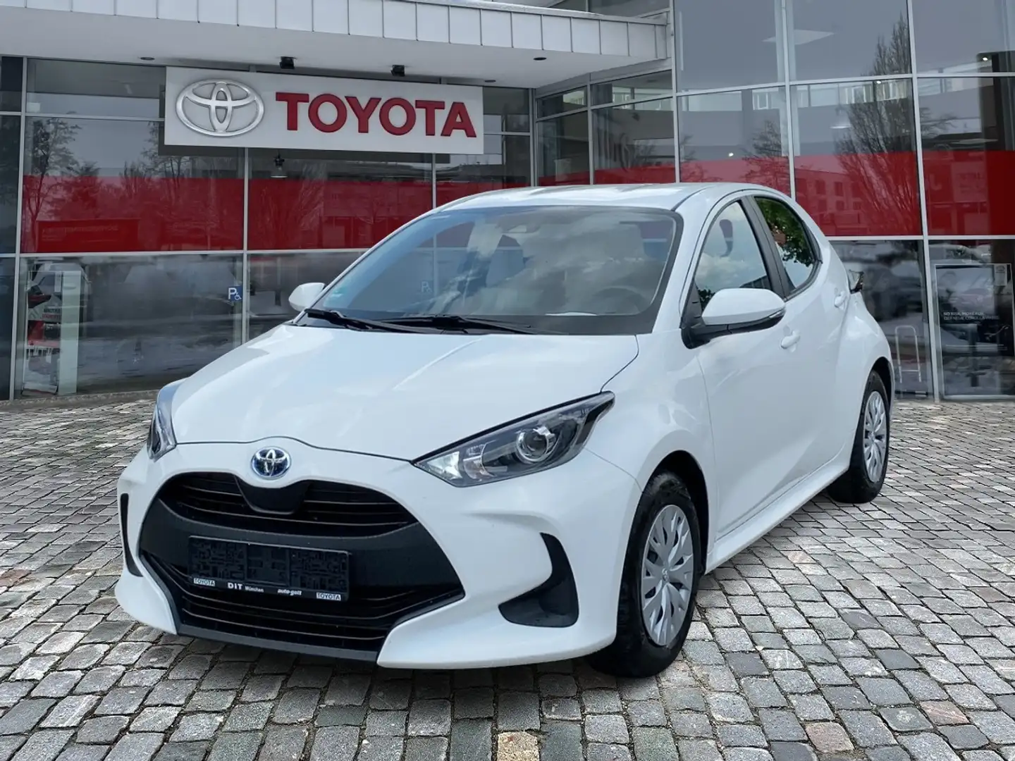 Toyota Yaris 1.5 Hybrid Business Edition *Automatik,uvm* Wit - 2