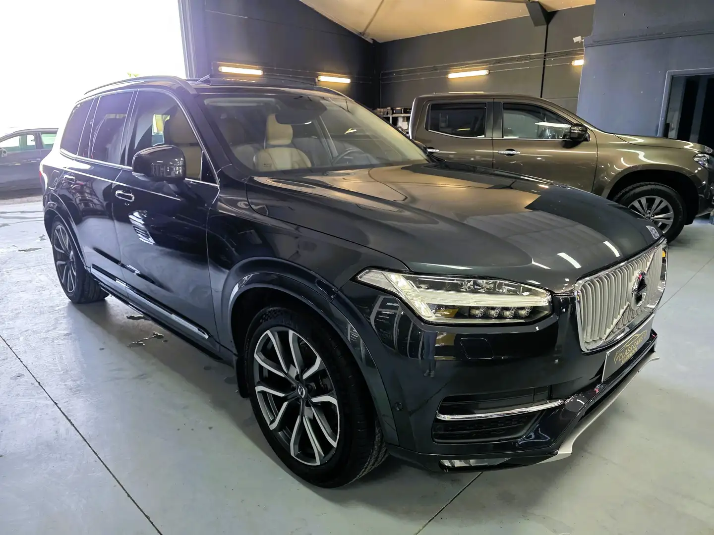 Volvo XC90 2.0D5 INSCRIPTION 7PL PANO CARNET FULL FULL OPTION Gris - 1