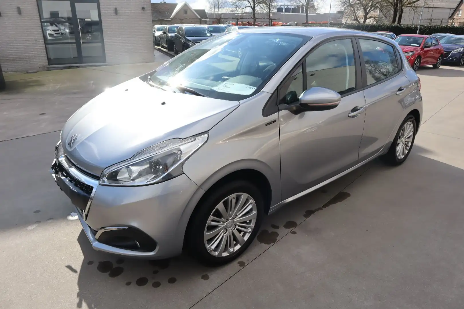 Peugeot 208 1.2 Benz Grijs - 1