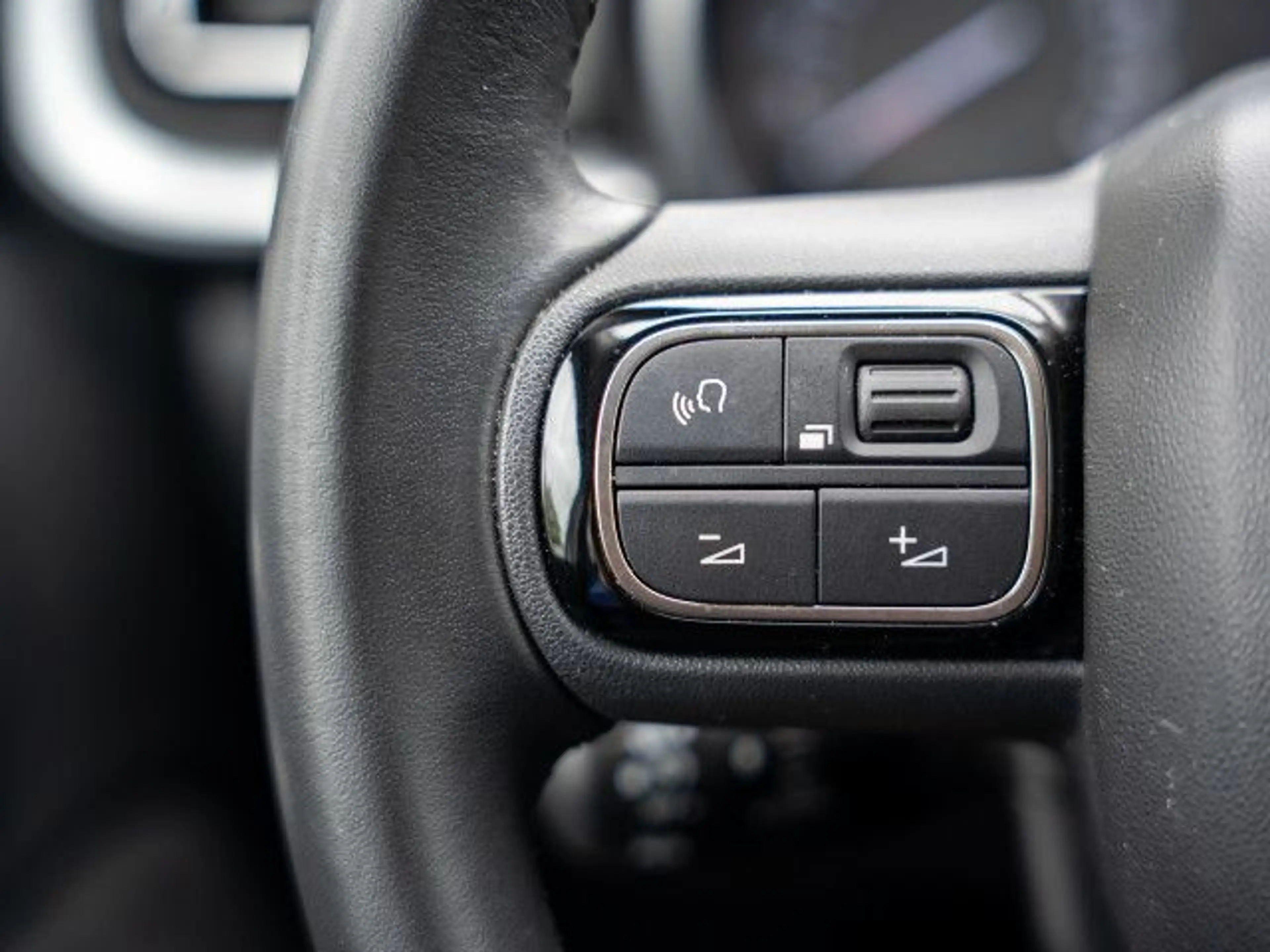 Citroen C35 C3 PureTech 82 Shine Navi Alu LED AHK Klima — photo 14