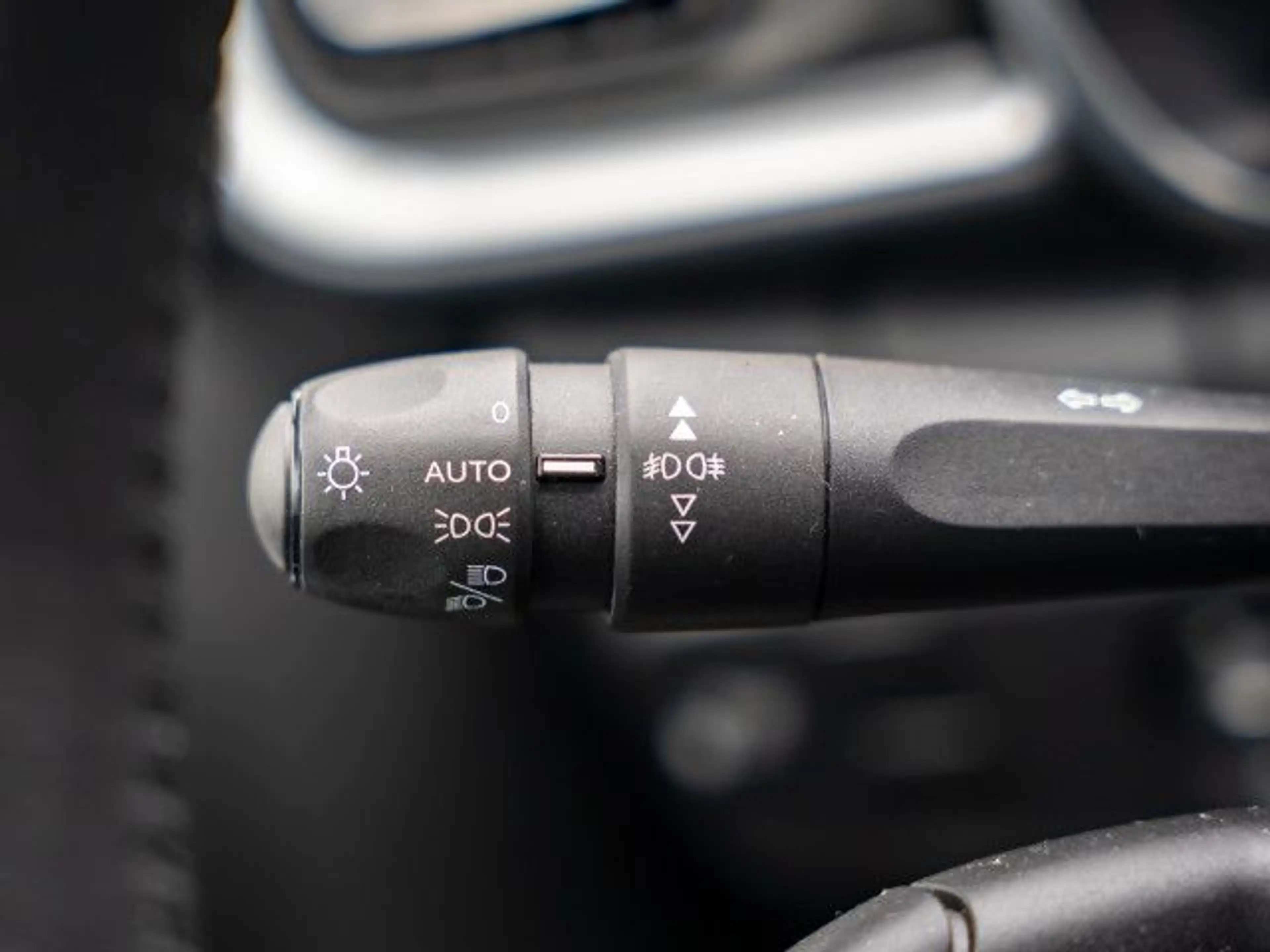 Citroen C35 C3 PureTech 82 Shine Navi Alu LED AHK Klima — photo 12