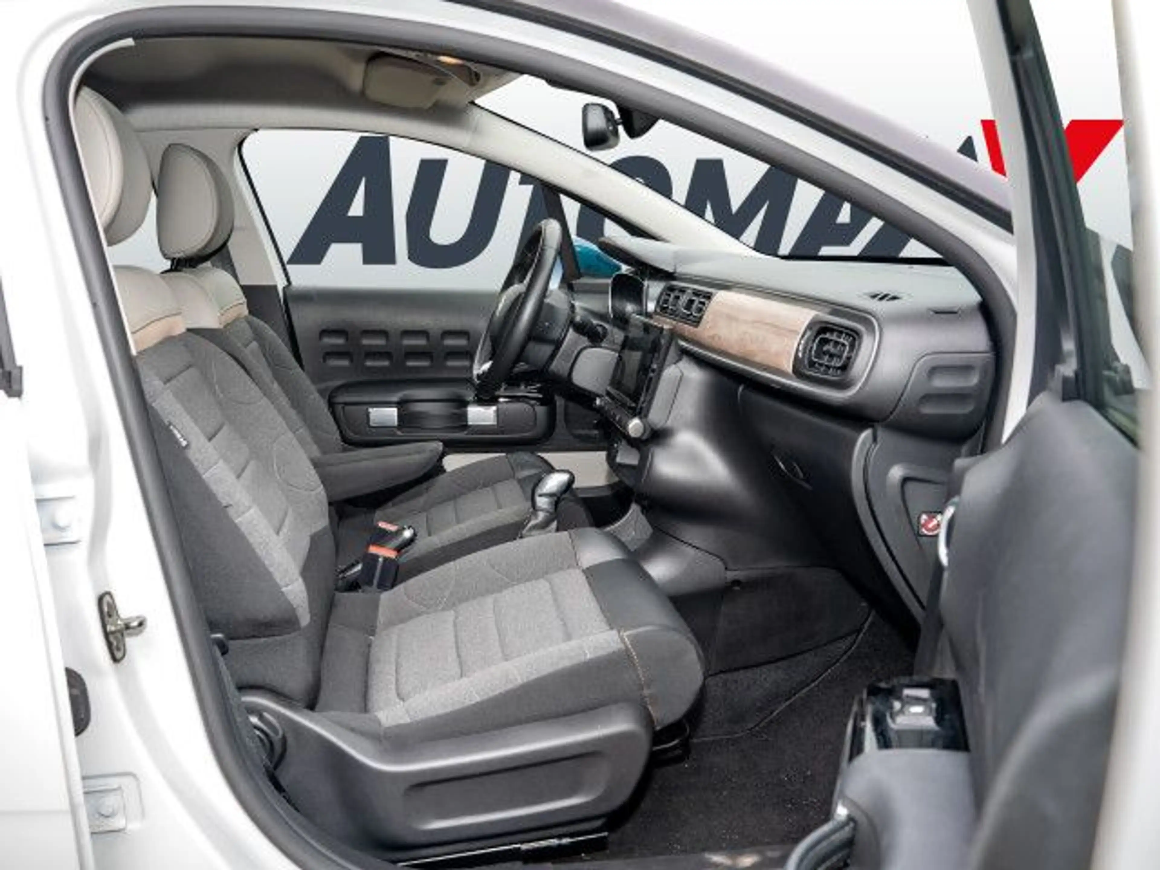 Citroen C35 C3 PureTech 82 Shine Navi Alu LED AHK Klima — photo 3