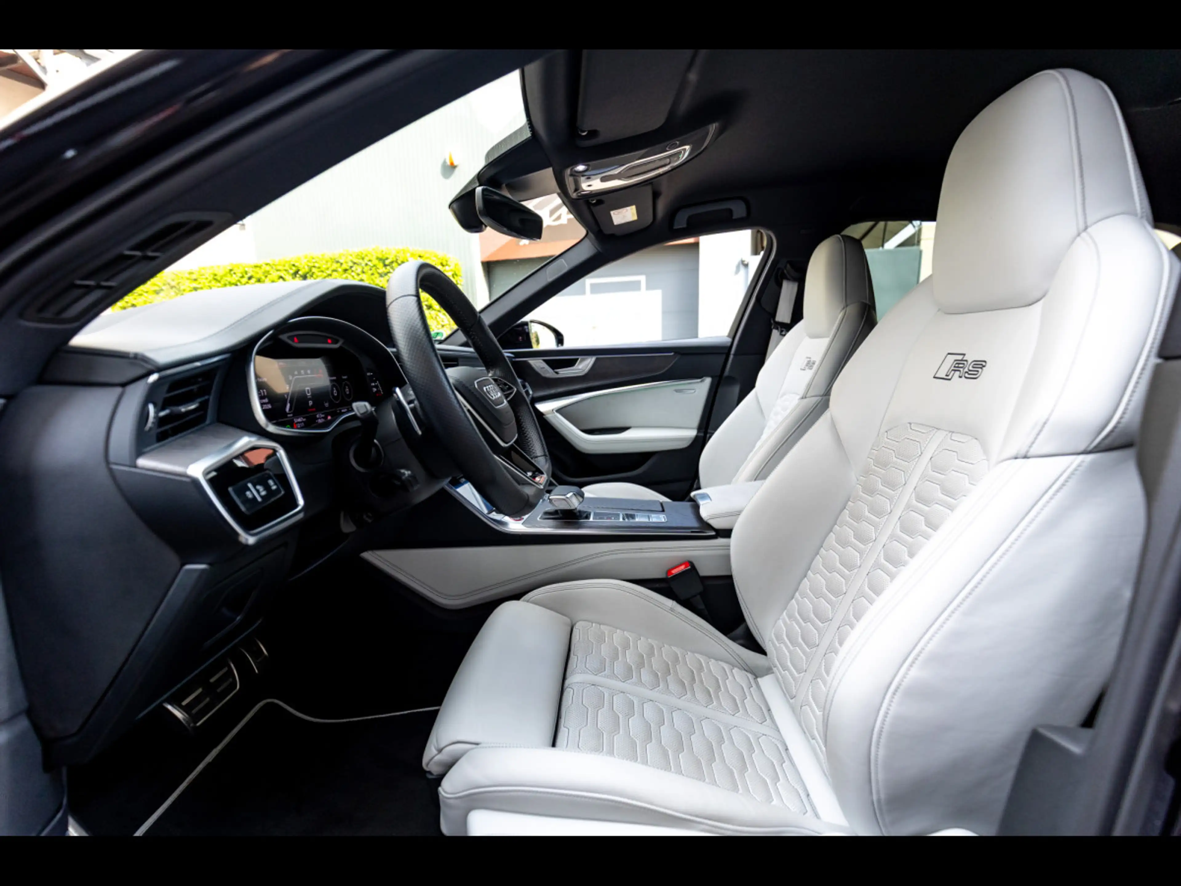 Audi RS6 AVANT°RS DYNAMIQUE+°305km/h°KERAMIK°AHK°B&O 3d — photo 10