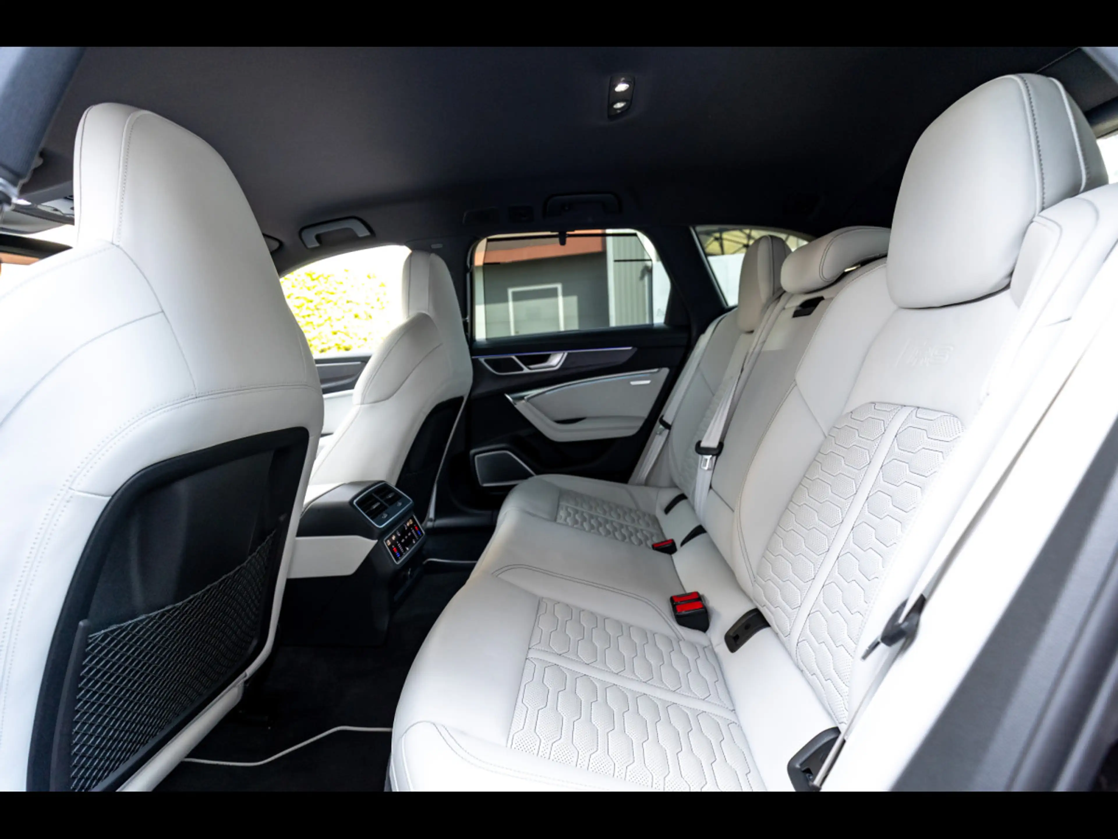 Audi RS6 AVANT°RS DYNAMIQUE+°305km/h°KERAMIK°AHK°B&O 3d — photo 12