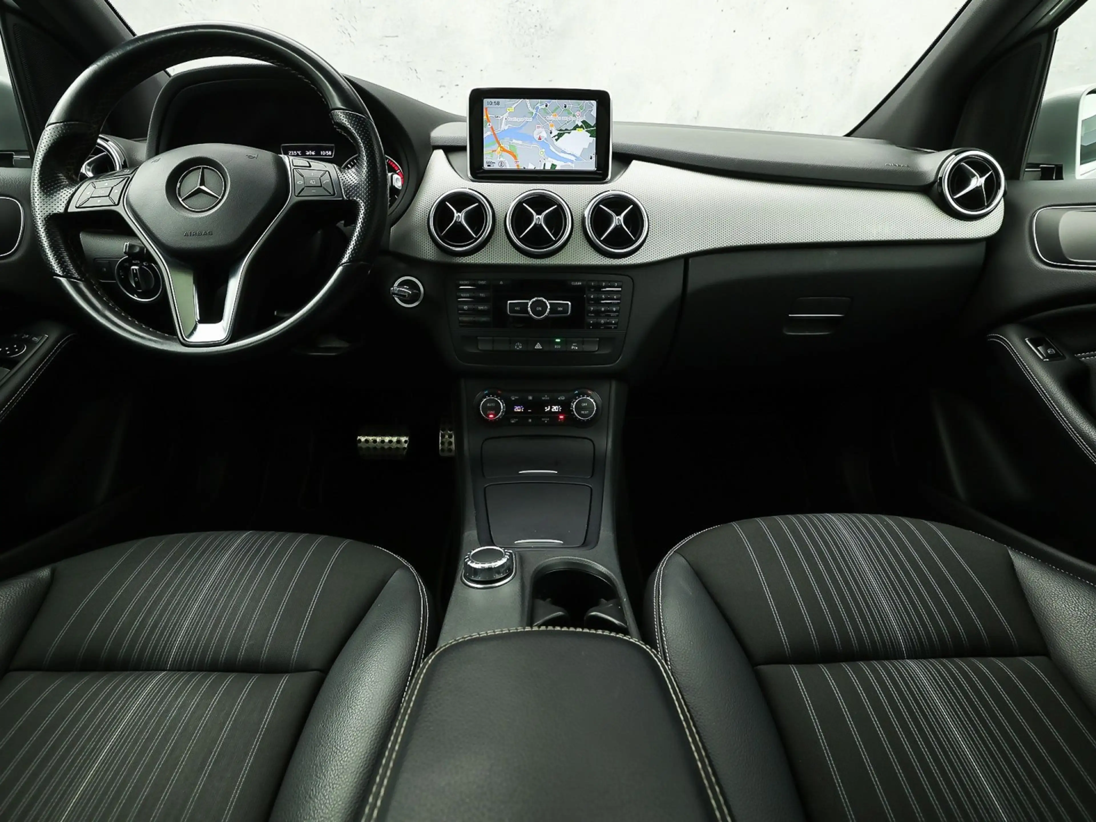 Mercedes-Benz B 180 Sport Automaat (PANORAMADAK, GROOT NAVI, CLIMATE, — photo 6