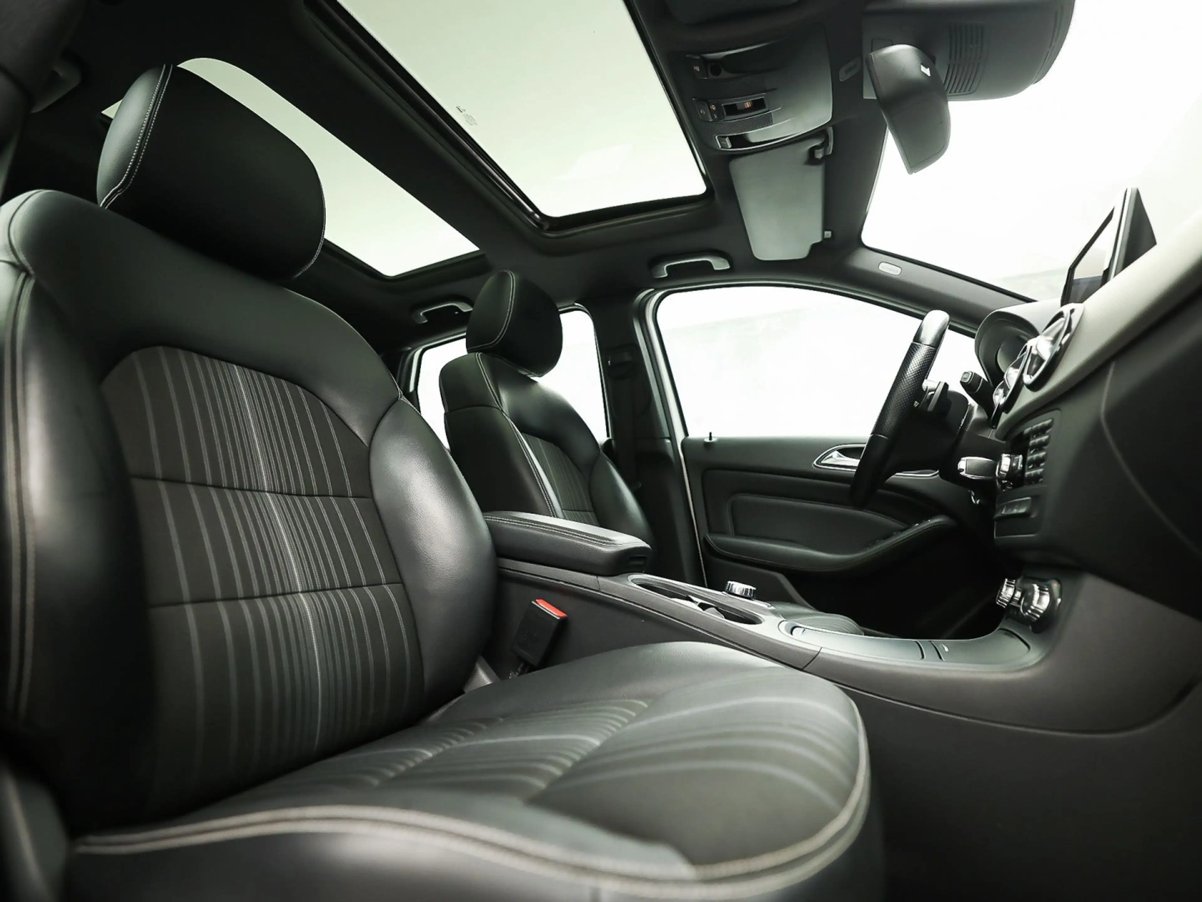 Mercedes-Benz B 180 Sport Automaat (PANORAMADAK, GROOT NAVI, CLIMATE, — photo 8