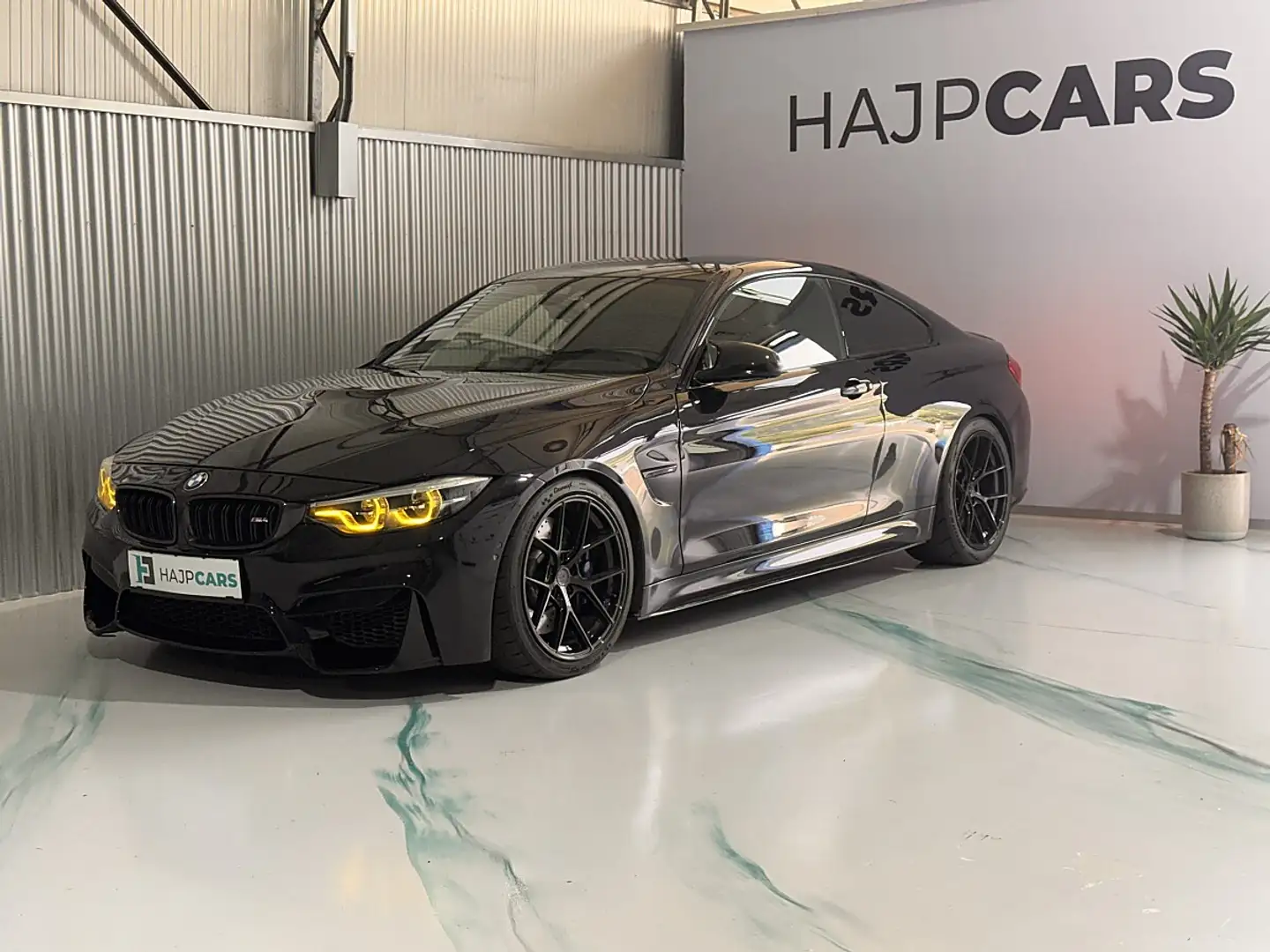 BMW M4 M-DKG Coupe Aut. Schwarz - 2