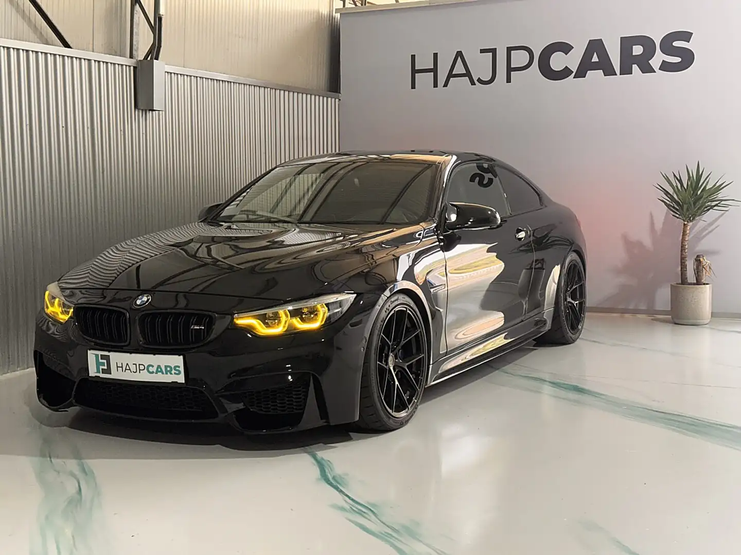 BMW M4 M-DKG Coupe Aut. Schwarz - 1