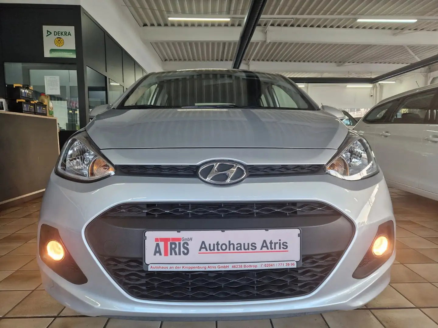 Hyundai i10 Trend Automatik Silber - 1