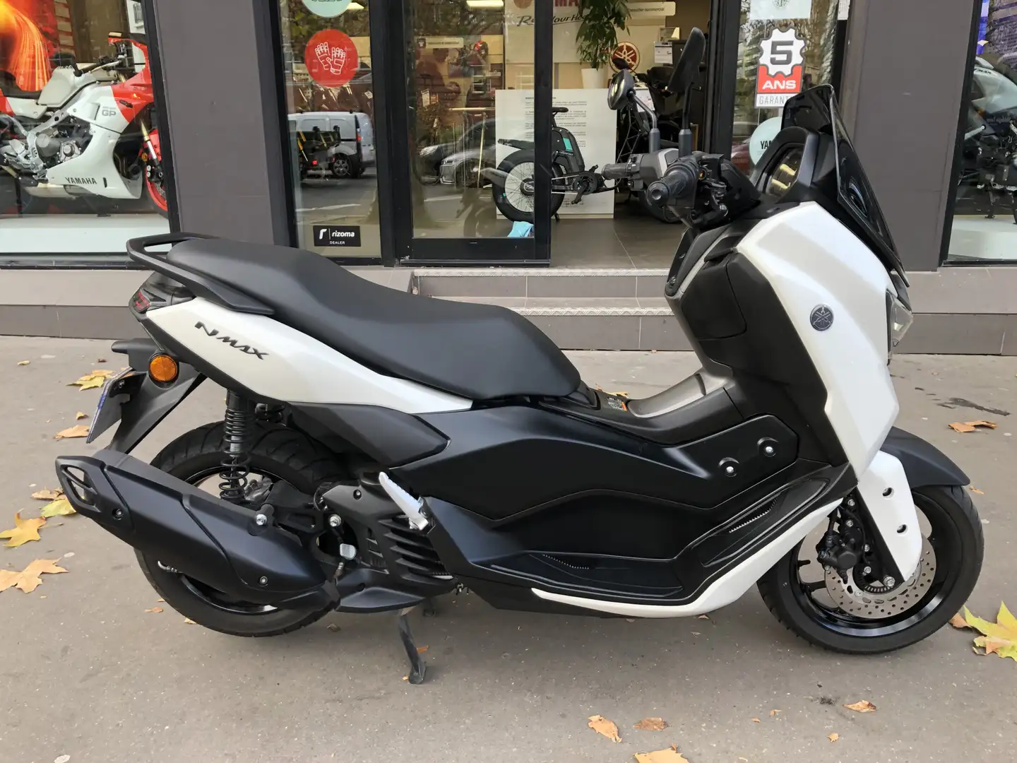 Yamaha NMAX Wit - 2