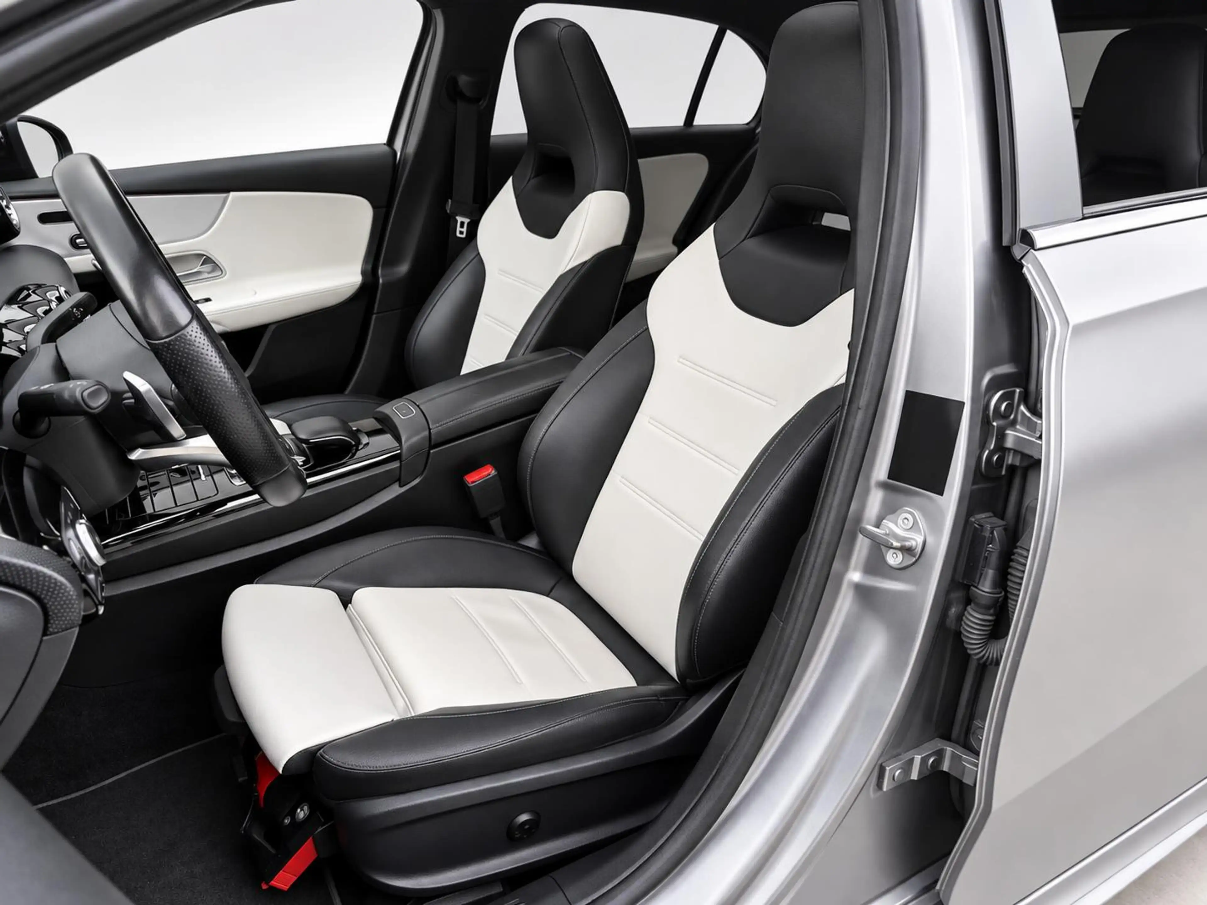 Mercedes-Benz A 250 250|AMG Premium paint|PANO |2Tone-Leer|Camera|Burm — photo 2