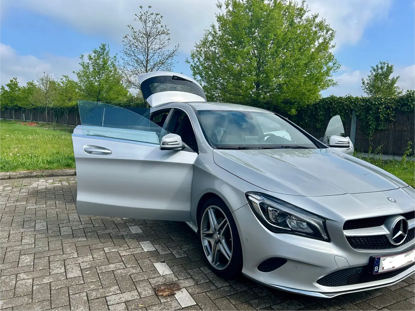 Mercedes-Benz CLA 180 Shooting Brake Urban Argent - 2