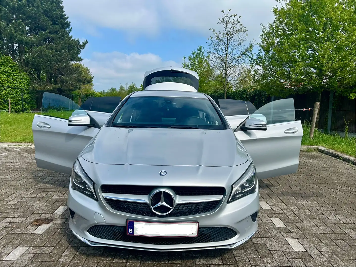 Mercedes-Benz CLA 180 Shooting Brake Urban Argent - 1