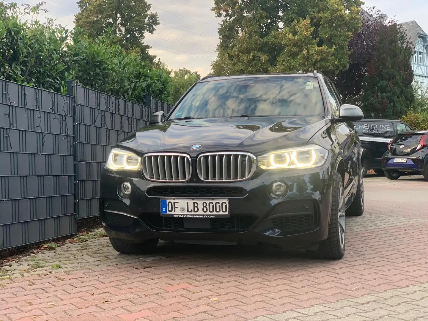 BMW X5 M M50d SPORT-AUTOMATIK ~ LEDER ~ WENIG KM ~ GEPFLEGT Czarny - 2