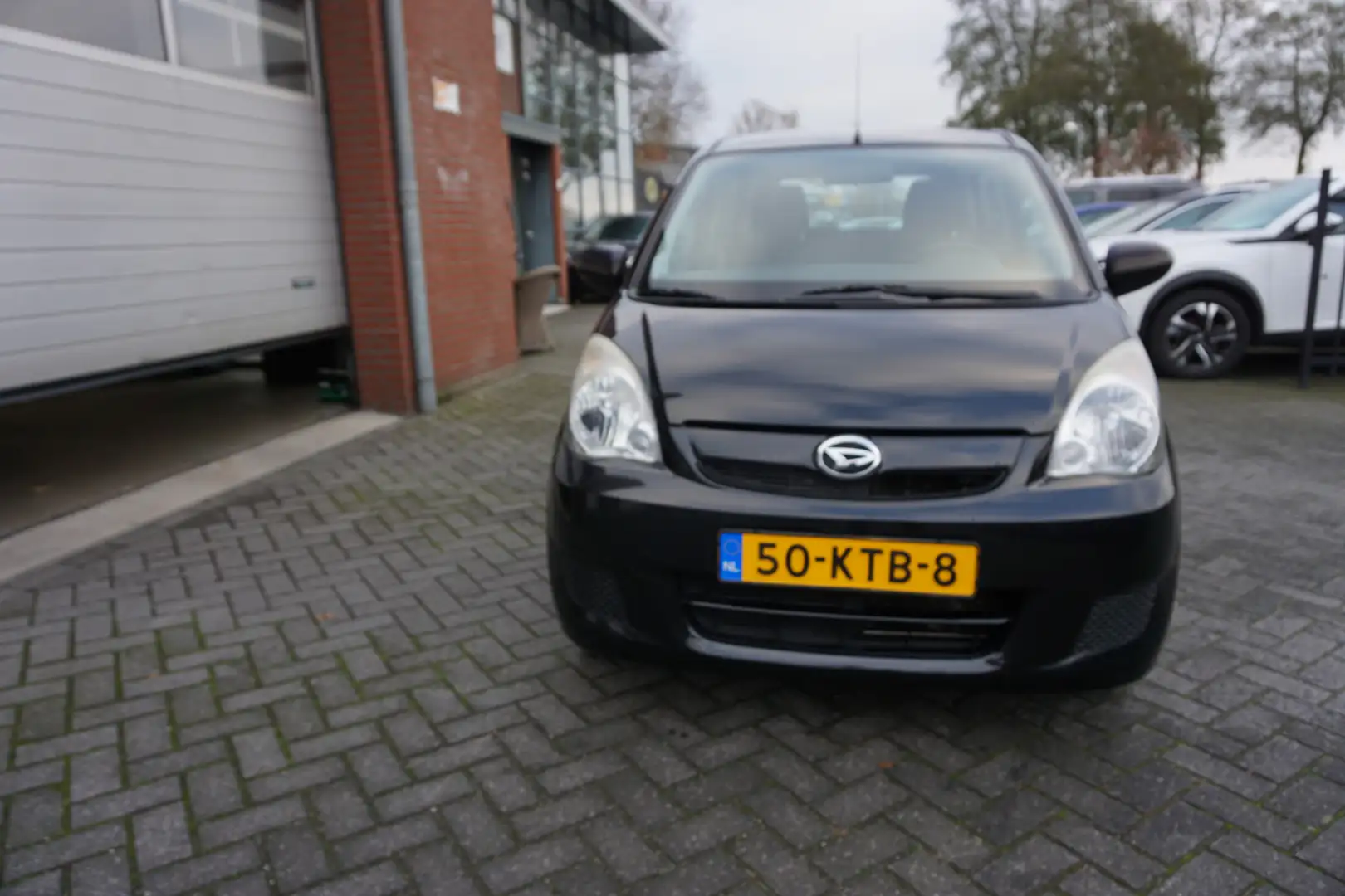 Daihatsu Cuore 1.0 CLEVER 5 DEURS 1E EIGENAAR!! NEDERLANDSE AUTO Negro - 2