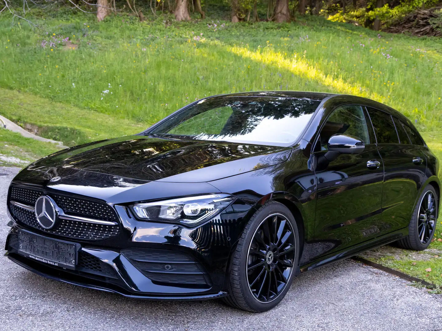 Mercedes-Benz CLA 180 CLA 180 Shooting Brake Aut. Schwarz - 2