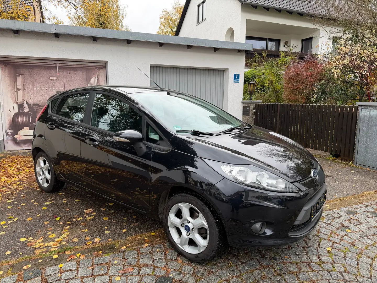 Ford Fiesta Fiesta  5-Türer 1.25 Trend Schwarz - 2