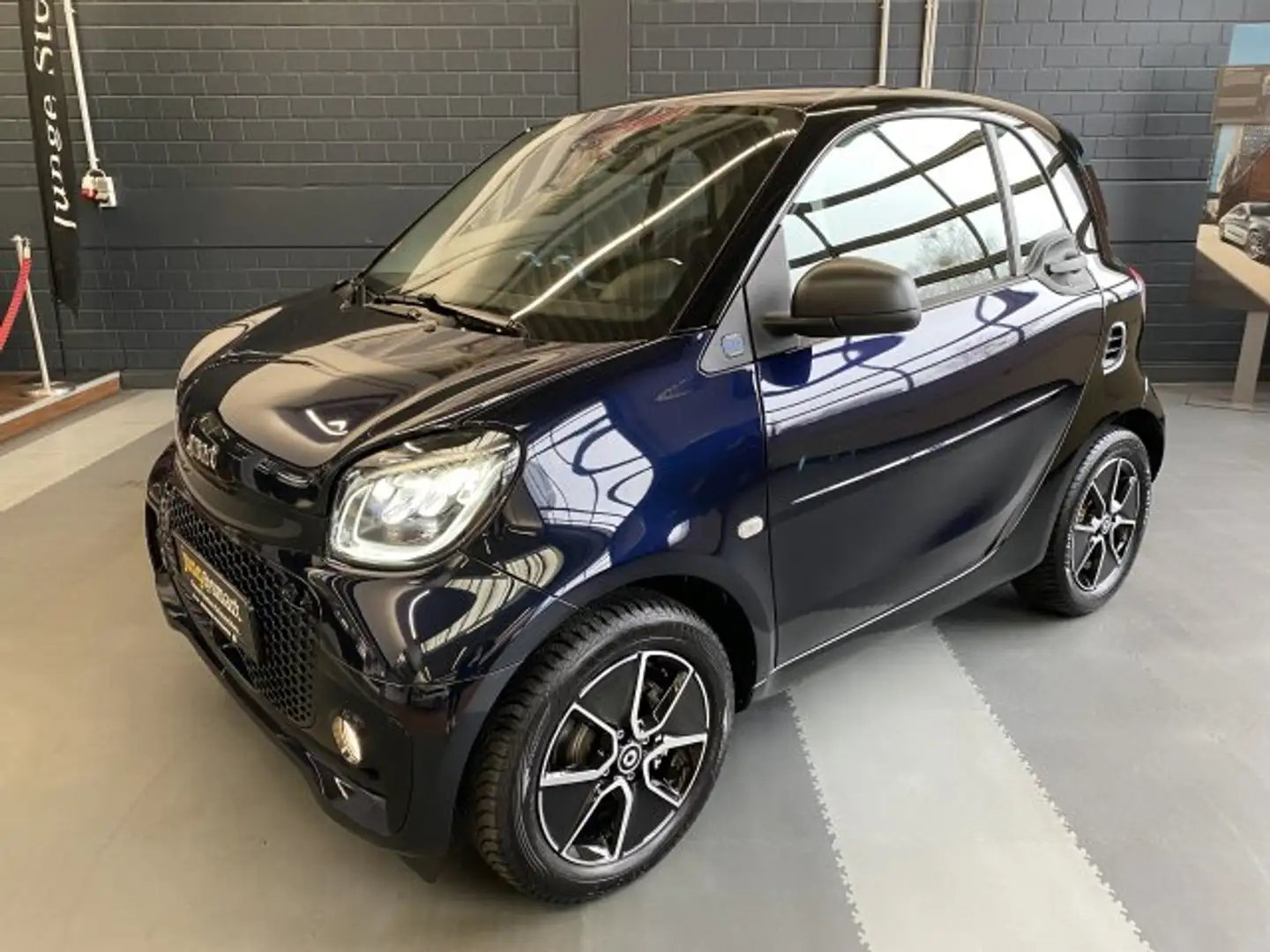 smart forTwo EQ fortwo passion Exclusive LED Panorama Kamera. Kék - 2