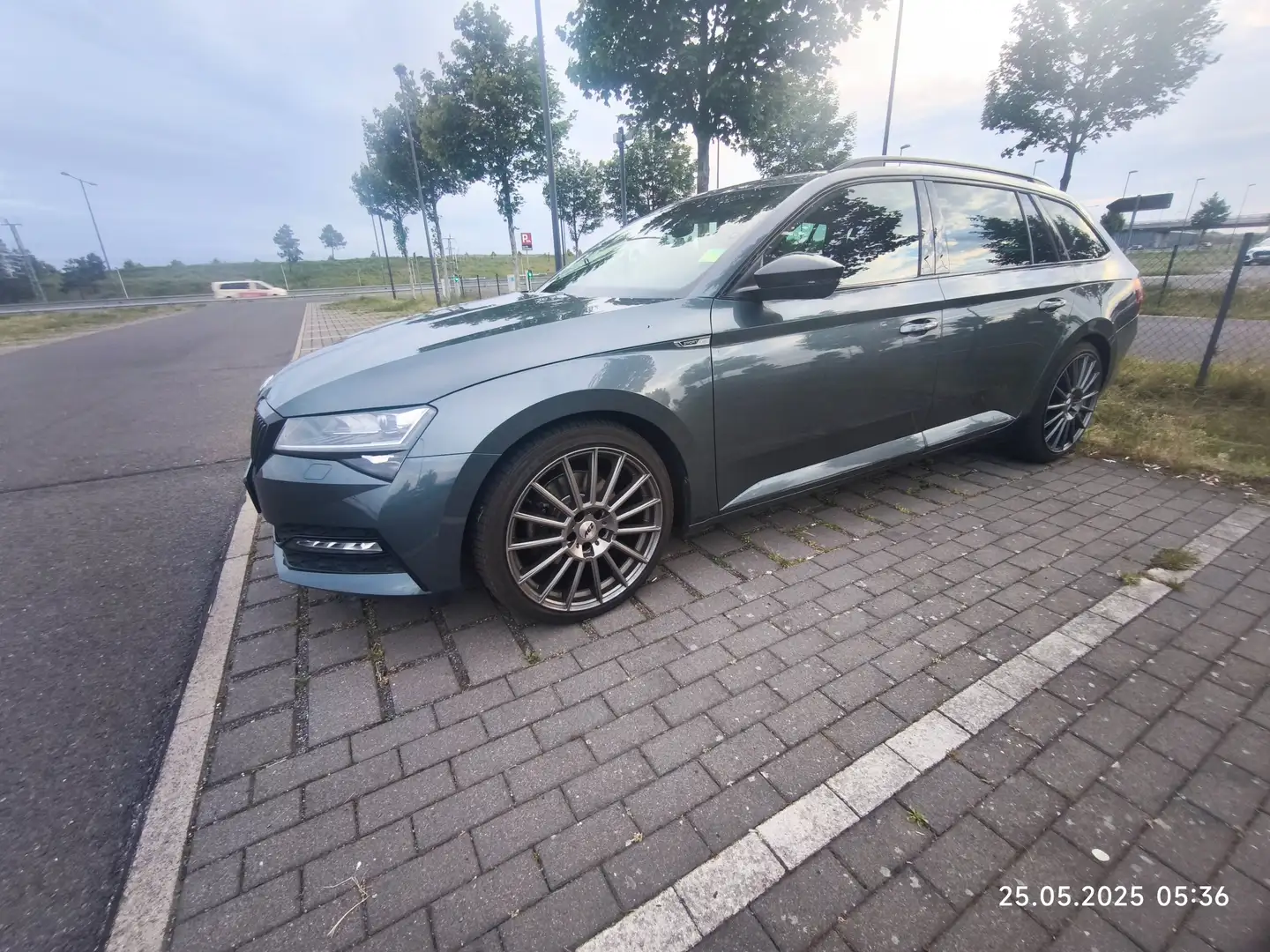 Skoda Superb Superb Combi 2.0 TSI DSG Sportline Grau - 1