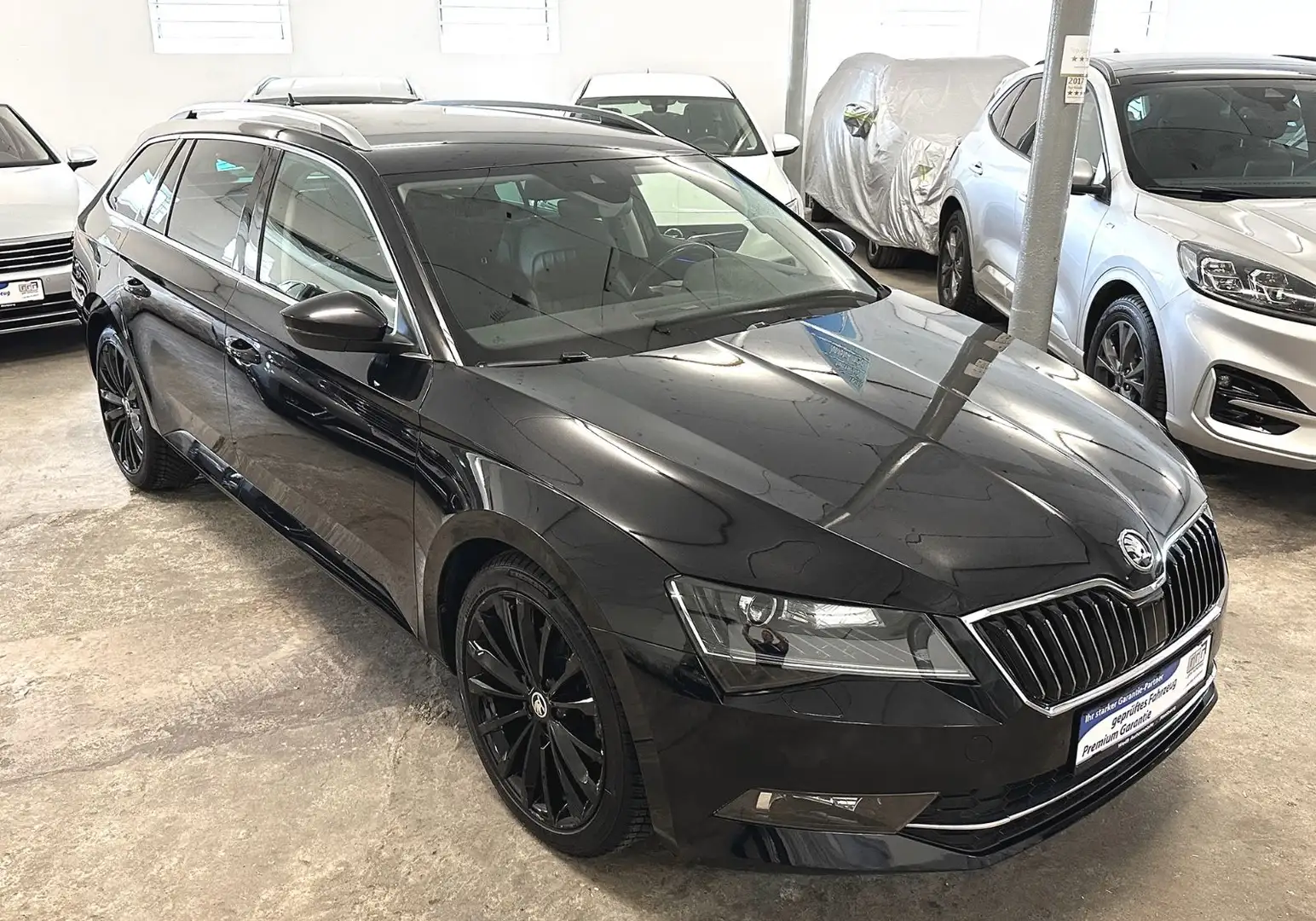 Skoda Superb 2.0 TDI Premium, Vollausstattung Schwarz - 2