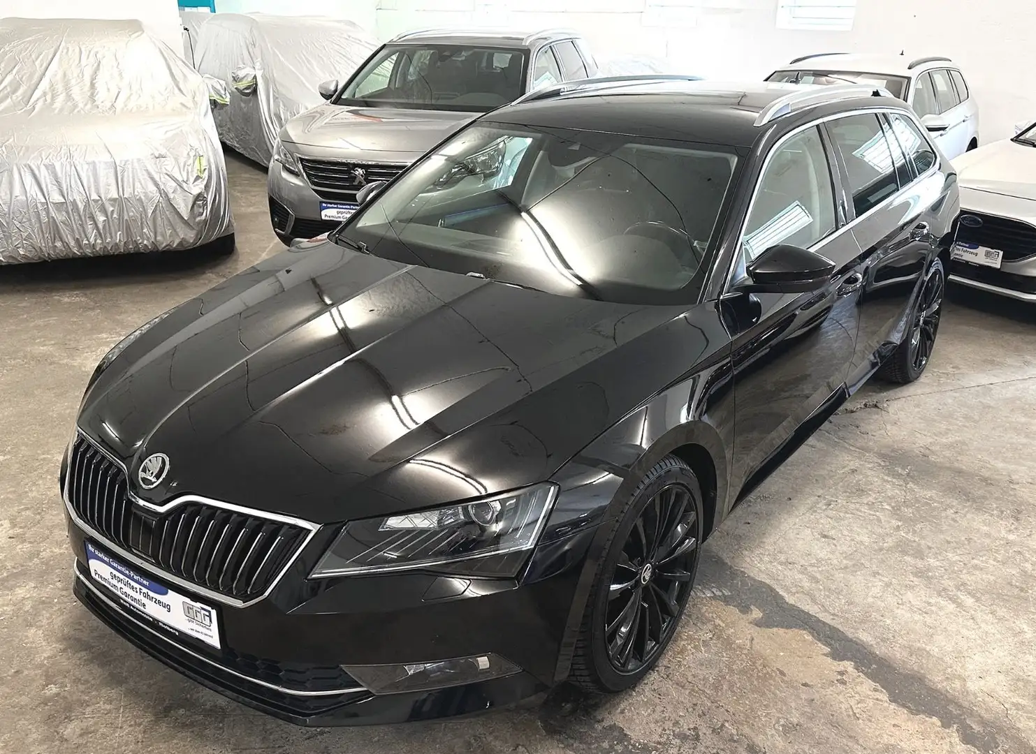Skoda Superb 2.0 TDI Premium, Vollausstattung Schwarz - 1