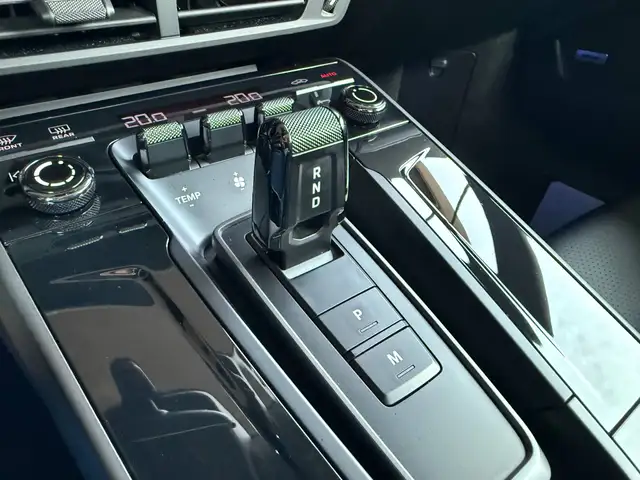 Porsche 911 view 13