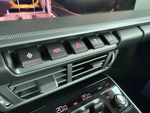 Porsche 911 view 8