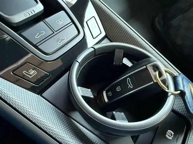 Porsche 911 view 10