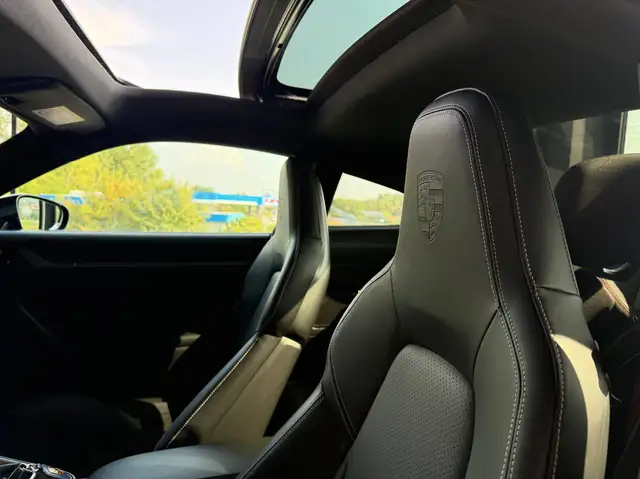 Porsche 911 view 6