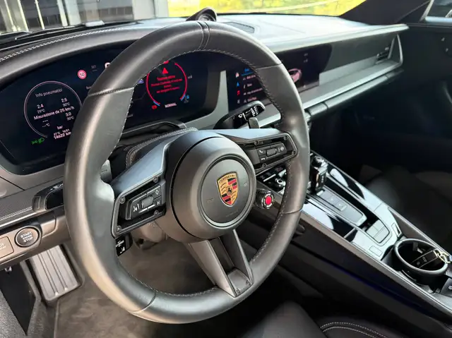 Porsche 911 view 5