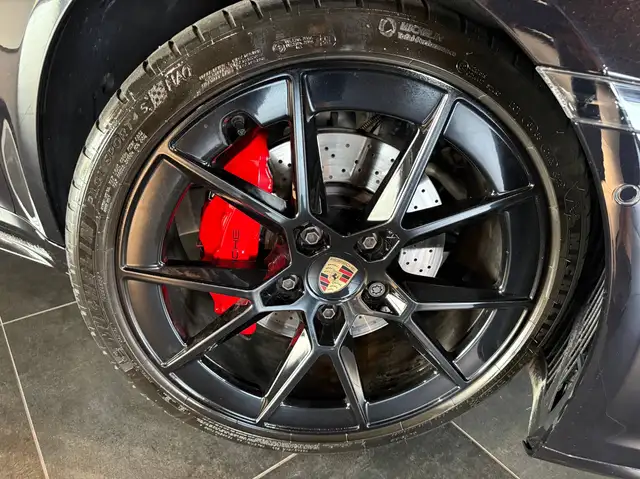 Porsche 911 view 4