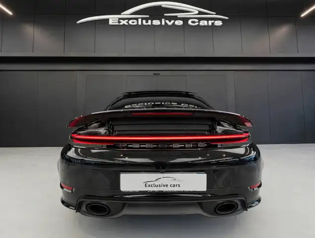 Porsche 911 view 3