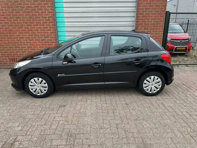Peugeot 207 view 5