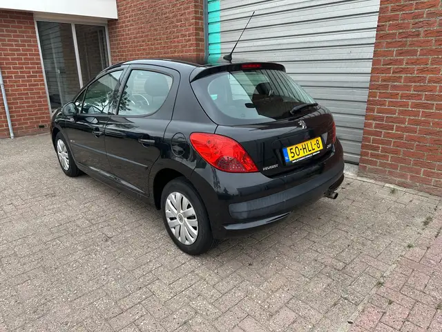 Peugeot 207 view 3