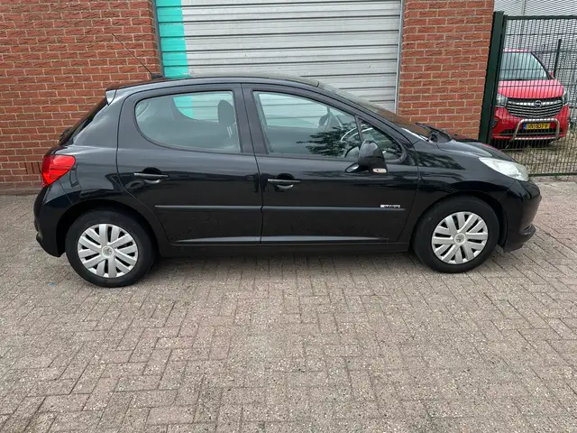 Peugeot 207 view 6
