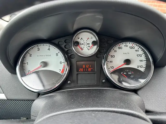 Peugeot 207 view 14