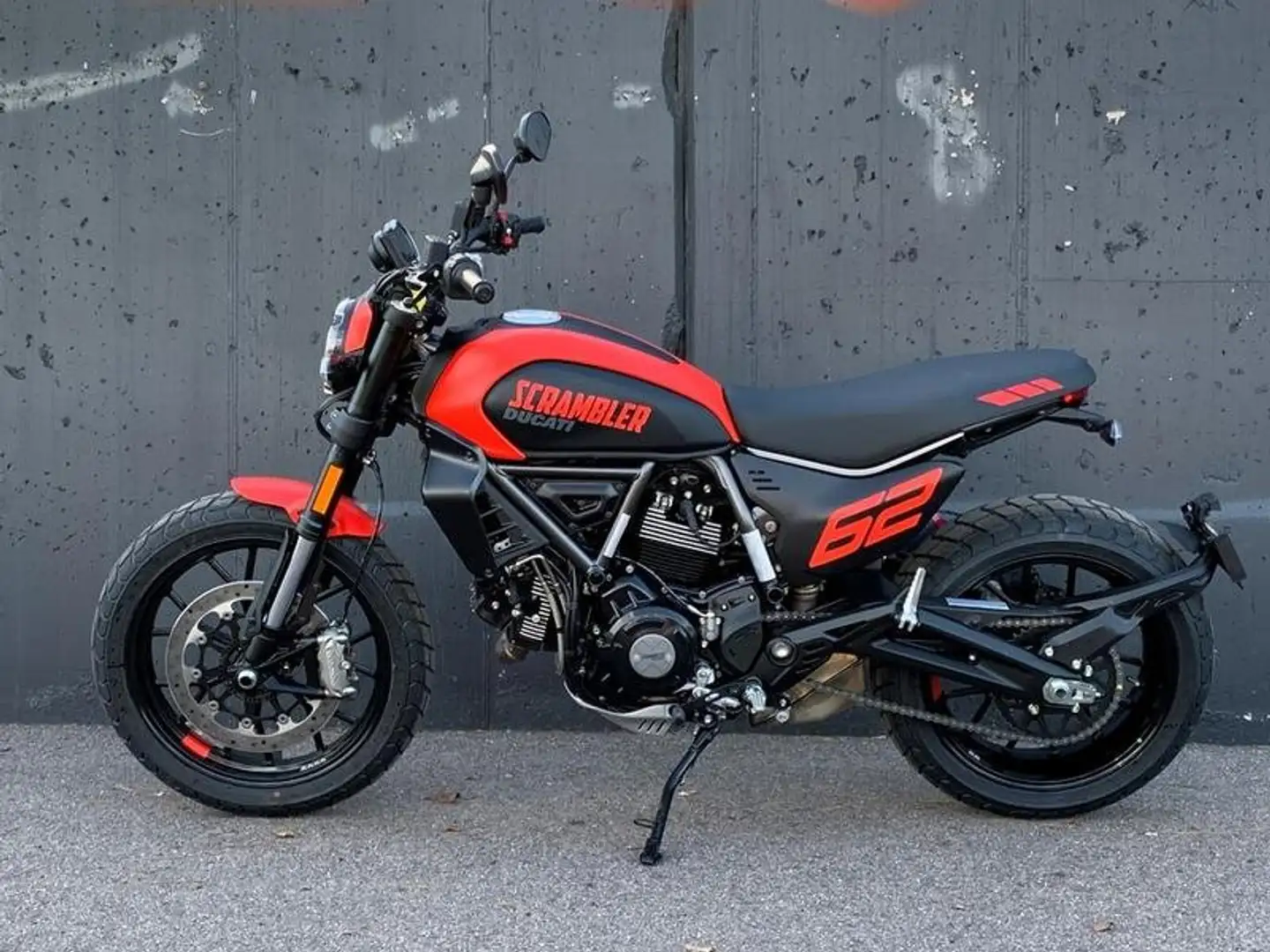 Ducati Scrambler - 1