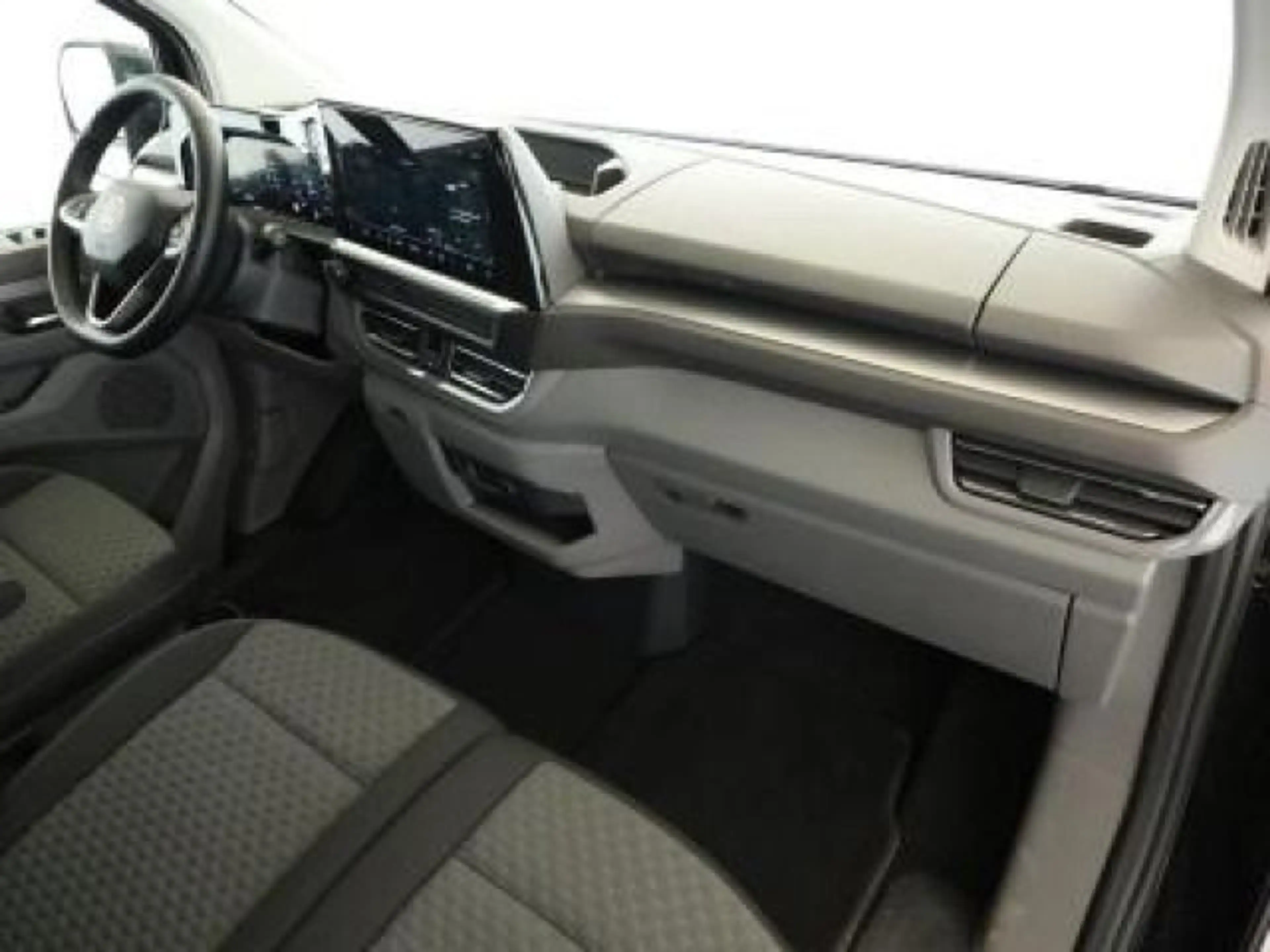 Volkswagen Transporter Caravelle 2.0 TDI Style LR — photo 3