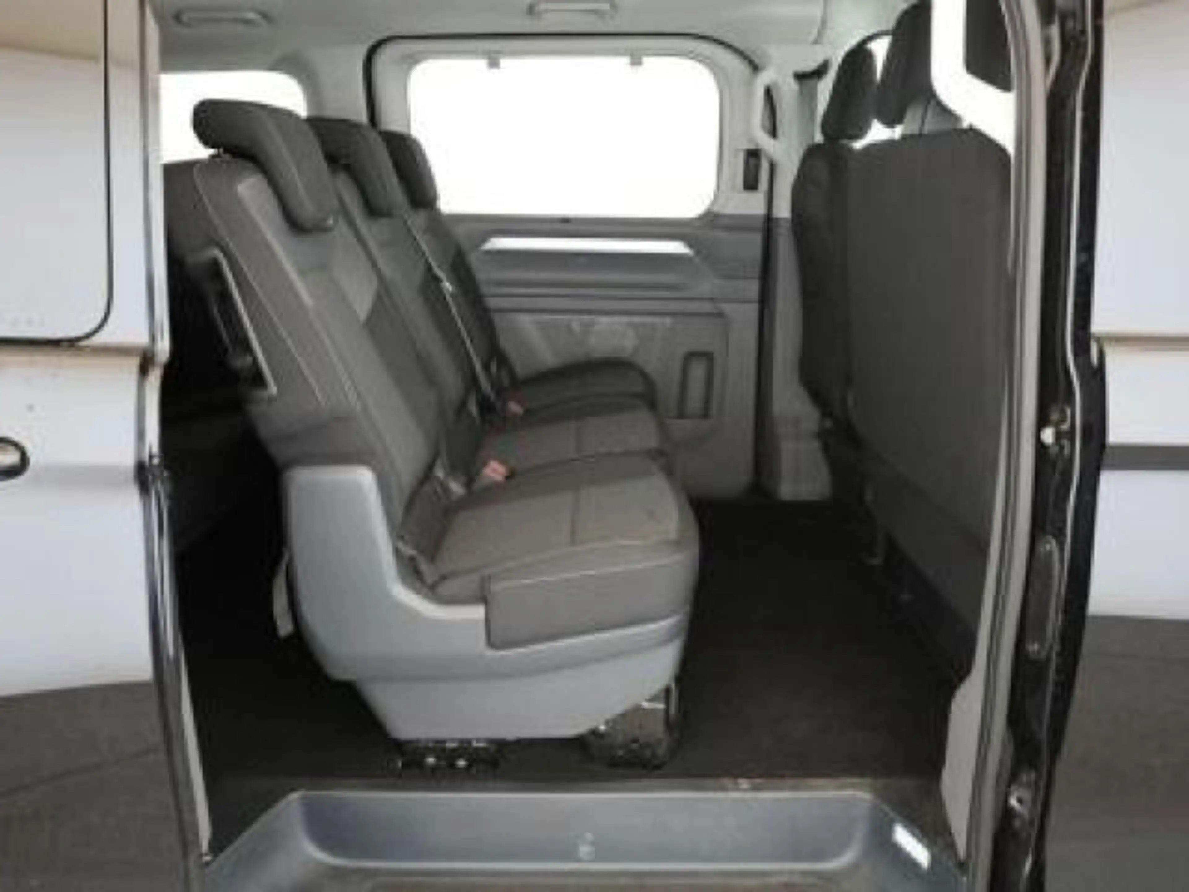 Volkswagen Transporter Caravelle 2.0 TDI Style LR — photo 7