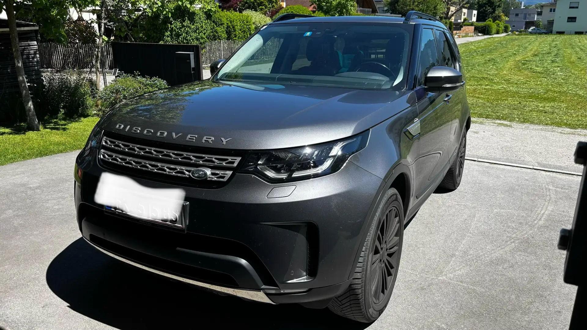 Land Rover Discovery 3,0 TDV6 HSE Aut. Grau - 1