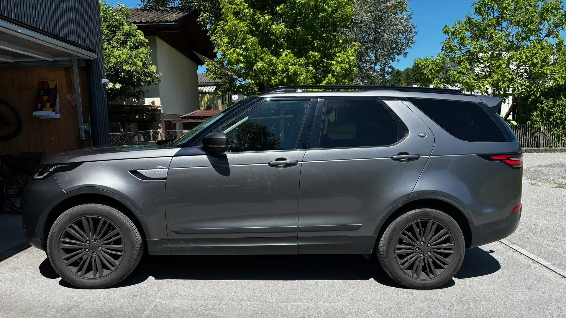 Land Rover Discovery 3,0 TDV6 HSE Aut. Grau - 2