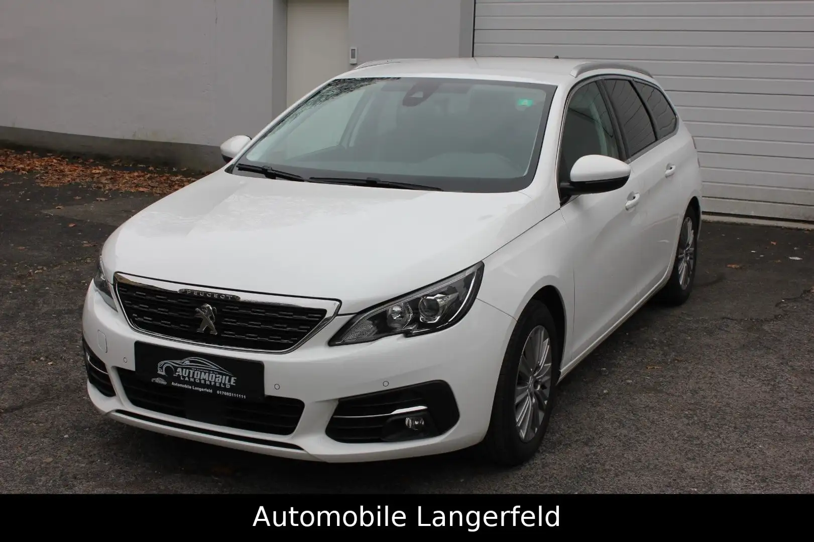 Peugeot 308 SW Allure Pack NAVI KEYLESS AHK ACC Weiß - 2