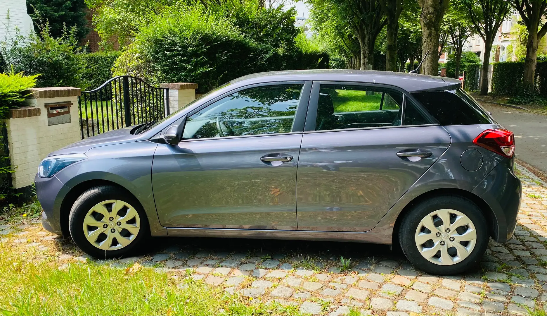 Hyundai i20 i20 1.2 Classic Grijs - 1