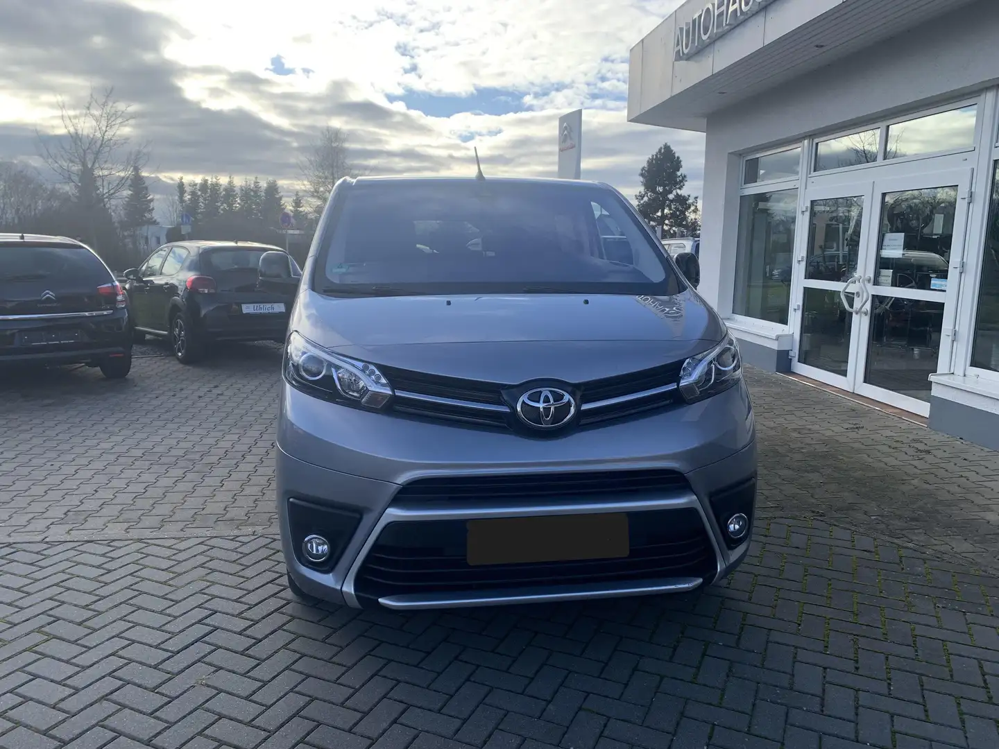 Toyota Proace Verso 2.0D 180 S&S L1 Black Edition Silber - 2