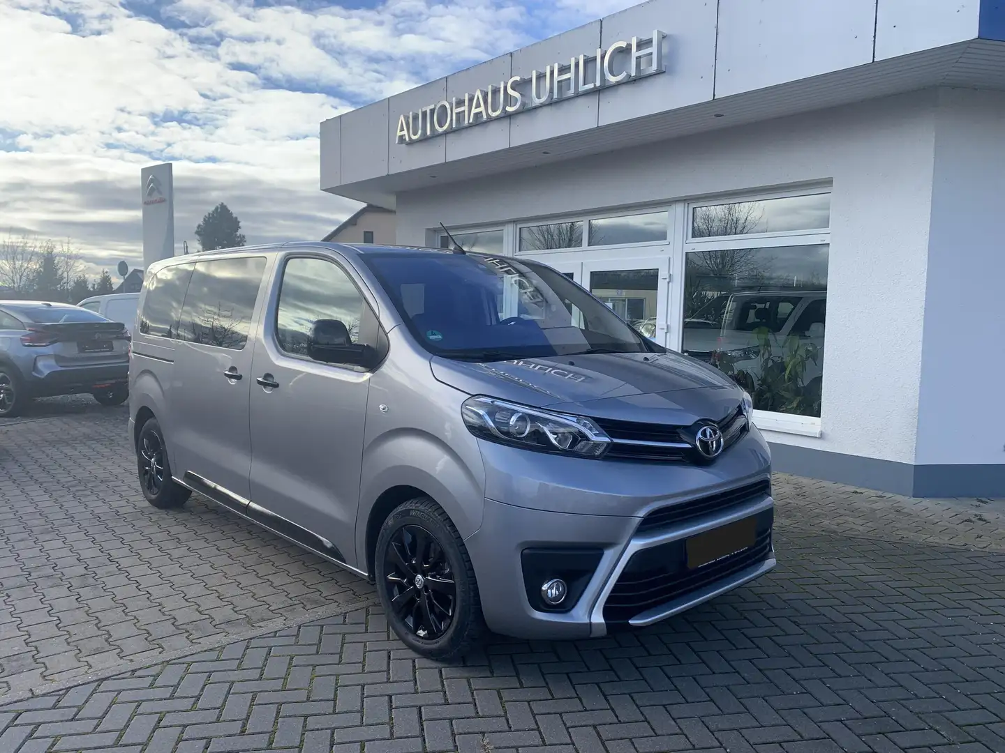 Toyota Proace Verso 2.0D 180 S&S L1 Black Edition Silber - 1